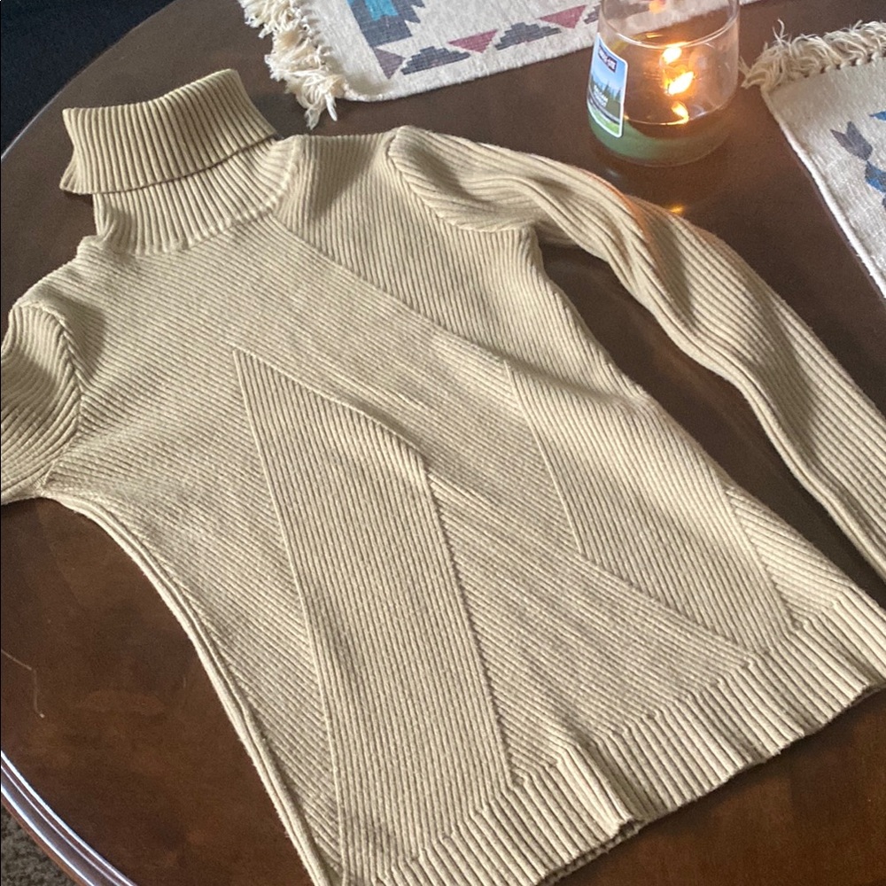 Cozy Light Brown Turtleneck Sweater XS - Picture 5 of 6